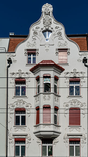 Hausfassade an der Bahnhofstrasse