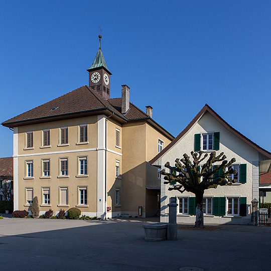 Schulhaus Dorf in Oftringen