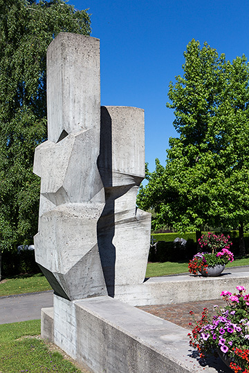 Skulptur auf dem Friedhof von Gossau SG