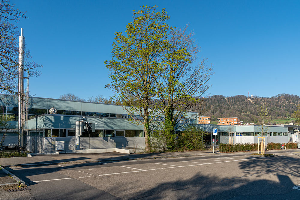 Hallen- und Freibad in Adliswil