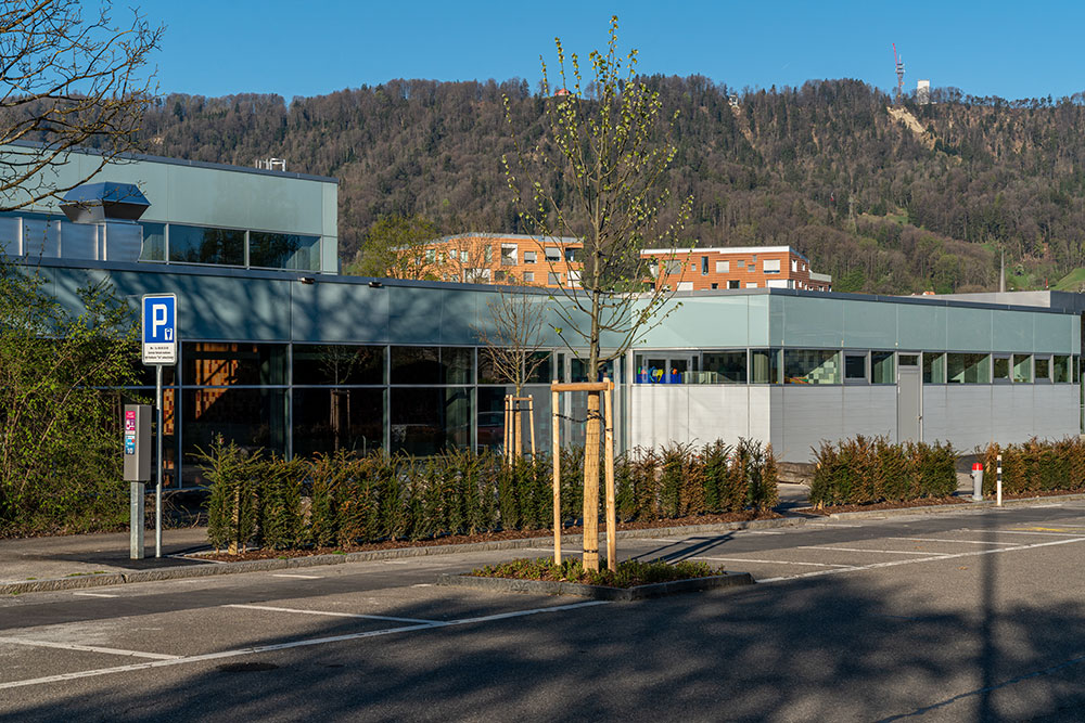 Hallen- und Freibad in Adliswil