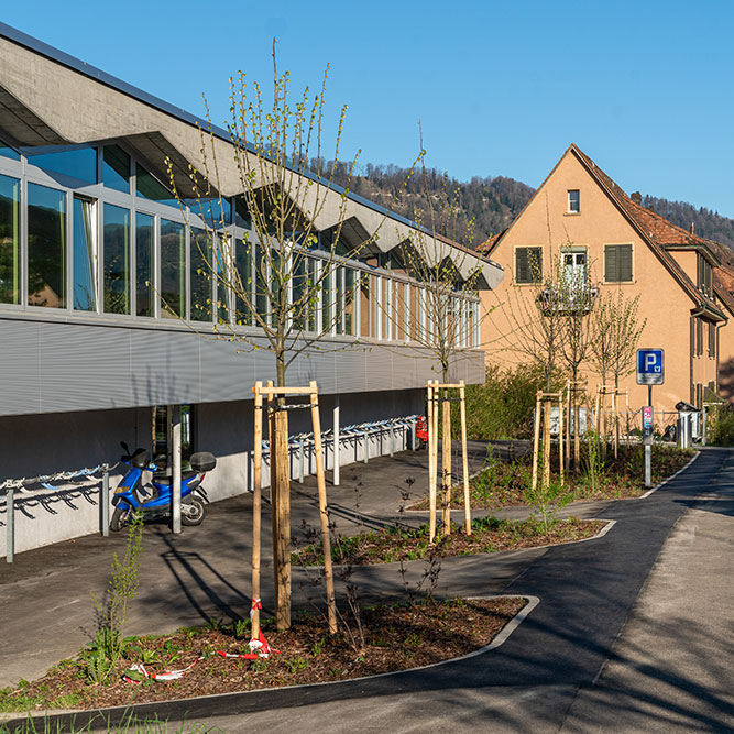 Hallen- und Freibad in Adliswil