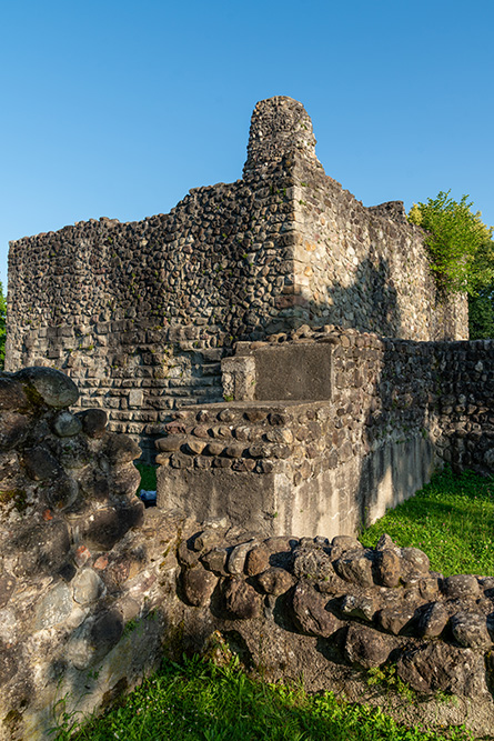 Ruine Alt-Regensberg in Altburg