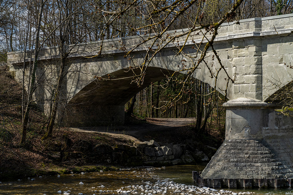 Steinige Brücke in Neuenegg